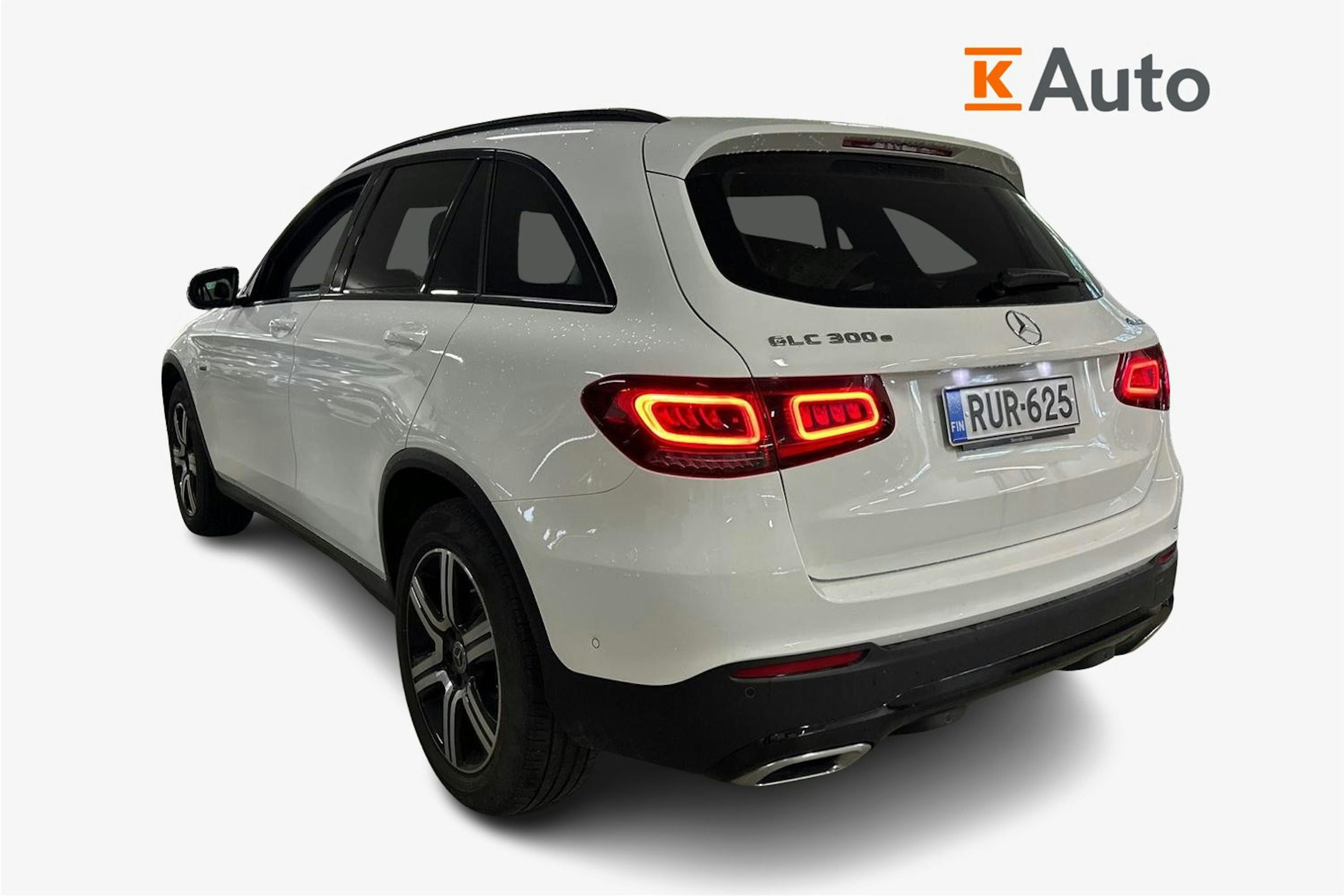 Valkoinen Mercedes-Benz GLC 300 e 4MATIC 2022 kuva 2.