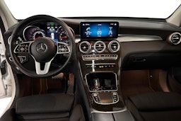 Valkoinen Mercedes-Benz GLC 2022 kuva 9.