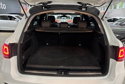 Valkoinen Mercedes-Benz GLC 2022 kuva 14.
