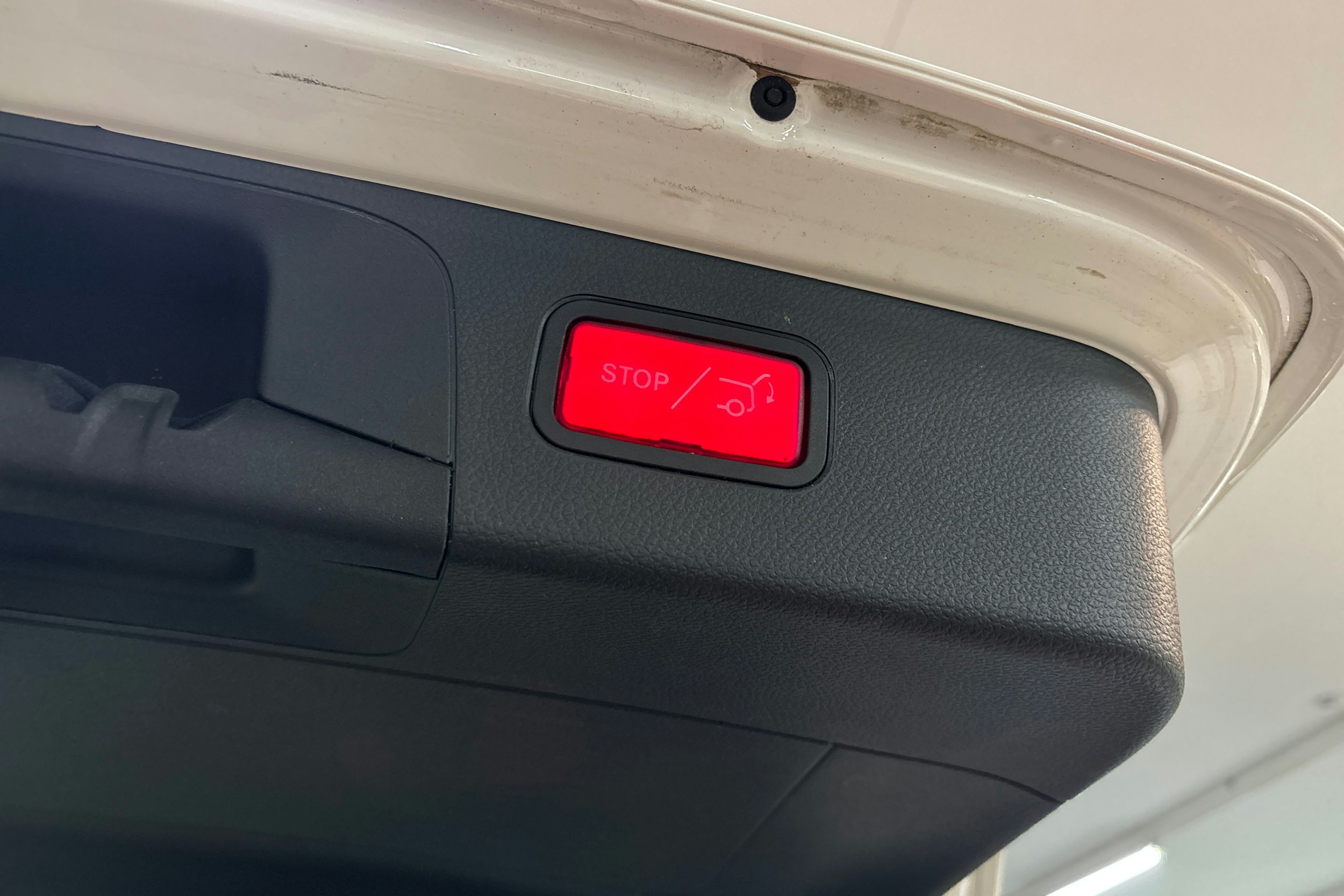 Valkoinen Mercedes-Benz GLC 2022 kuva 15.