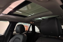 Valkoinen Mercedes-Benz GLC 2022 kuva 19.