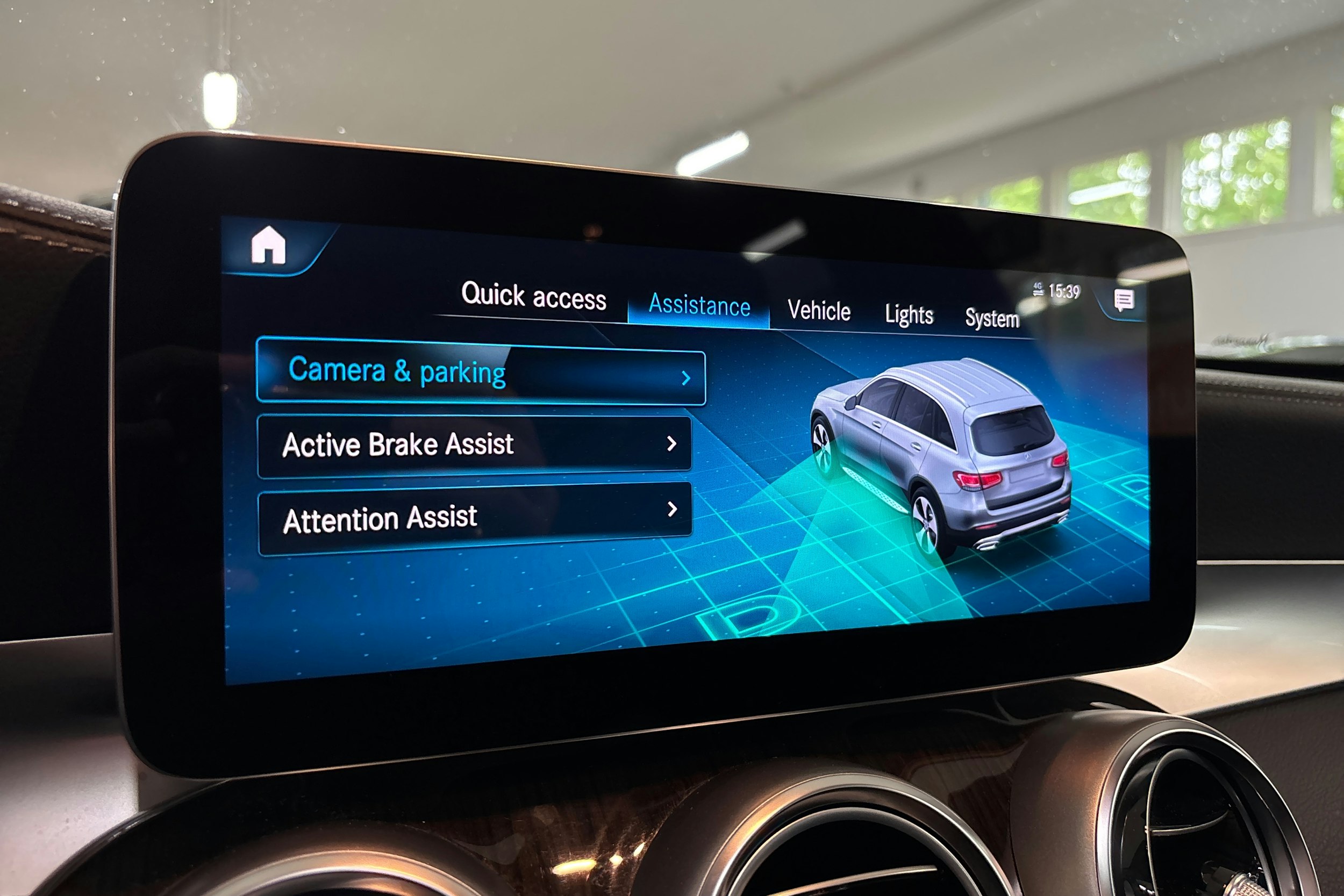 Valkoinen Mercedes-Benz GLC 2022 kuva 25.