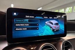 Valkoinen Mercedes-Benz GLC 2022 kuva 25.