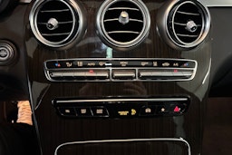 Valkoinen Mercedes-Benz GLC 2022 kuva 27.