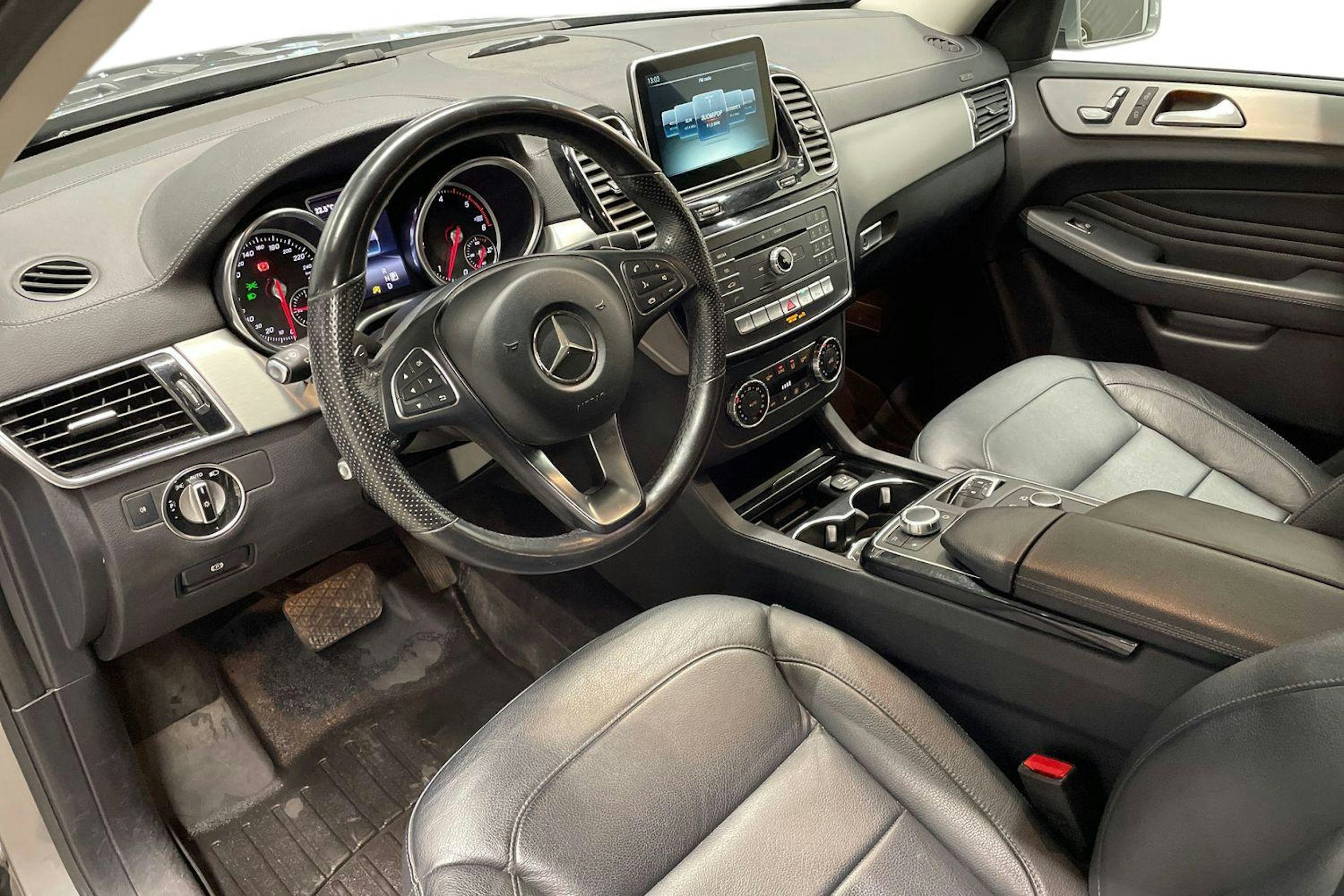 harmaa Mercedes-Benz GLE 2015 kuva 7.