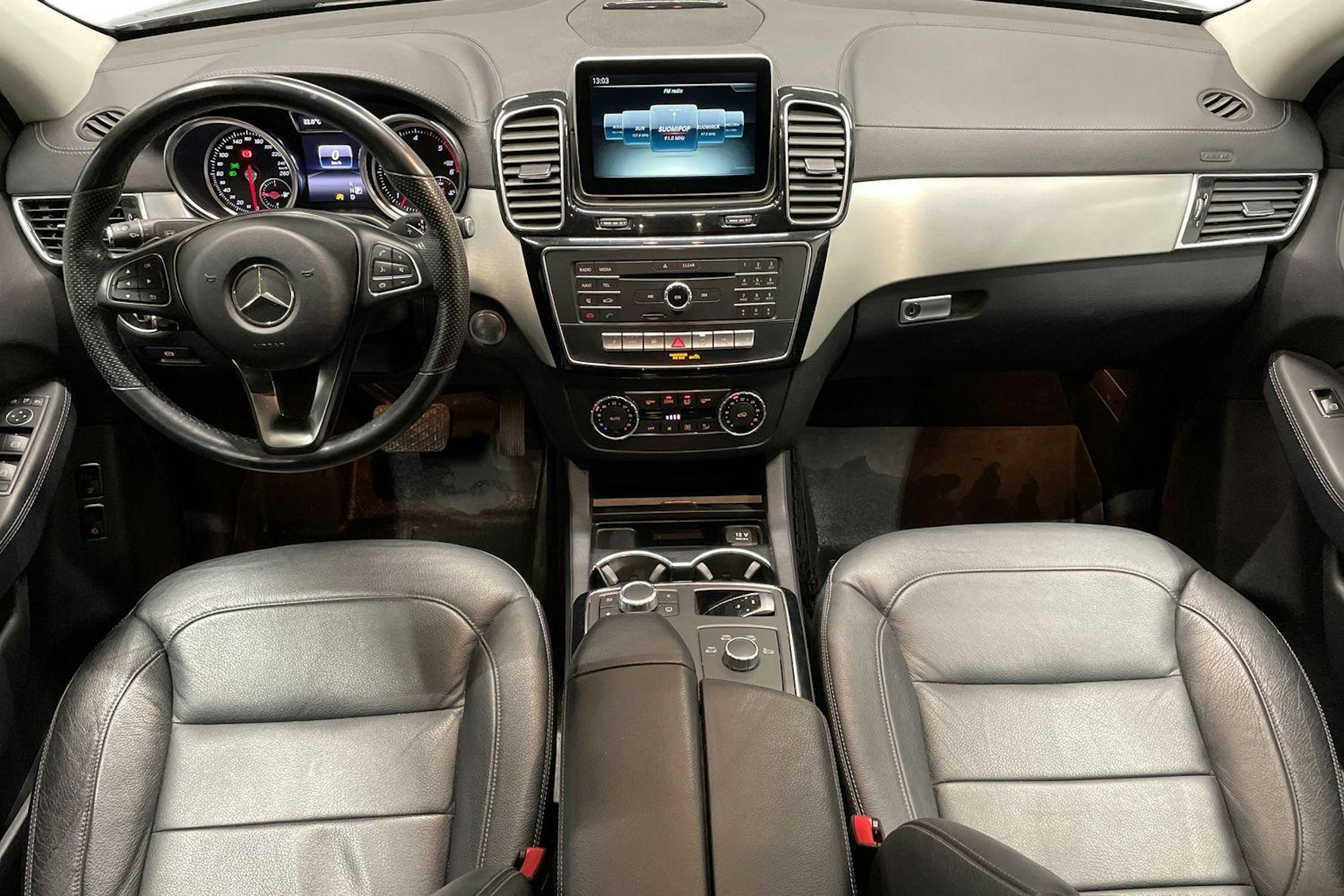 harmaa Mercedes-Benz GLE 2015 kuva 9.
