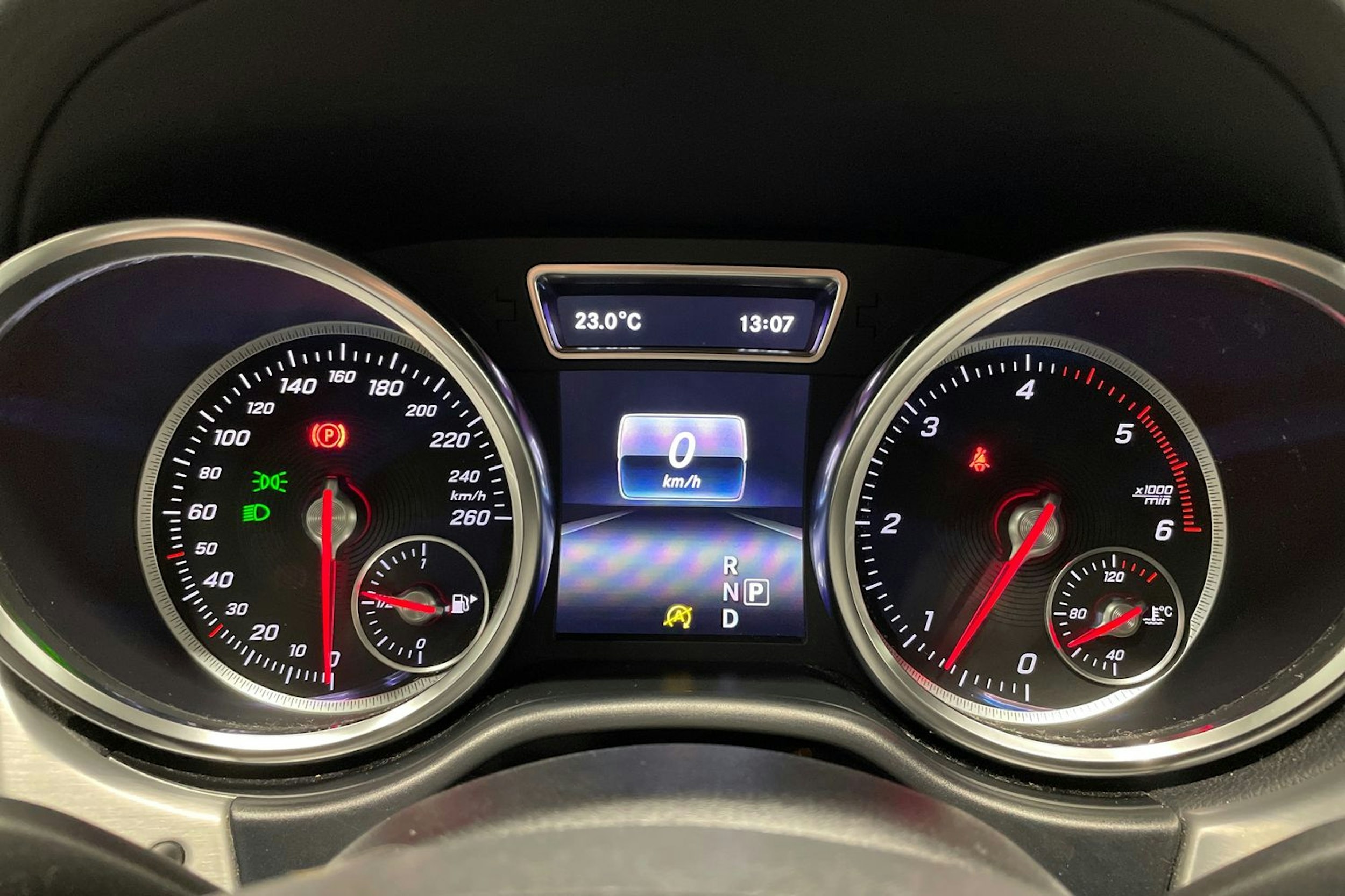 harmaa Mercedes-Benz GLE 2015 kuva 16.