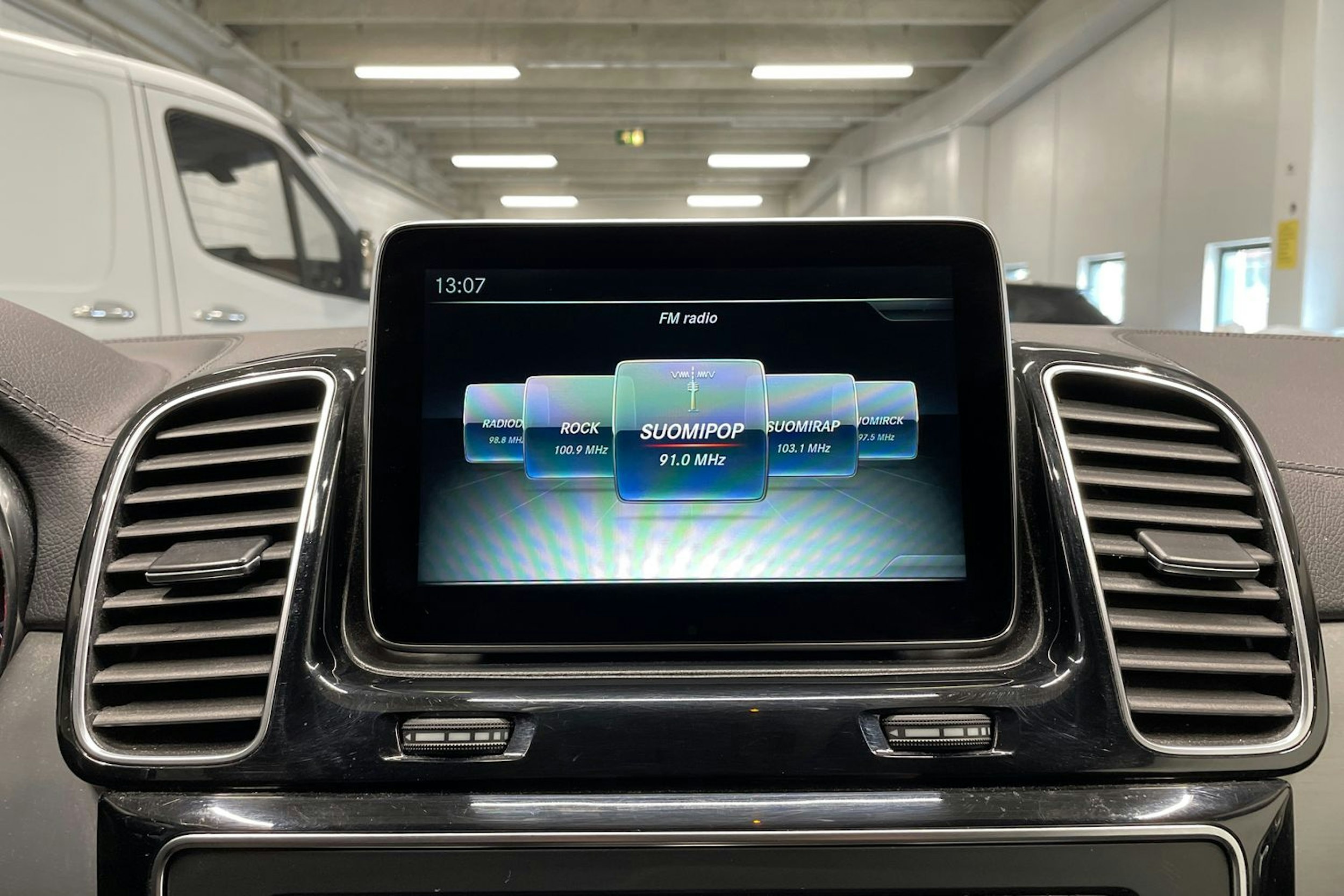harmaa Mercedes-Benz GLE 2015 kuva 17.