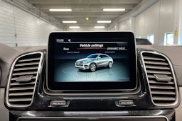 harmaa Mercedes-Benz GLE 2015 kuva 19.