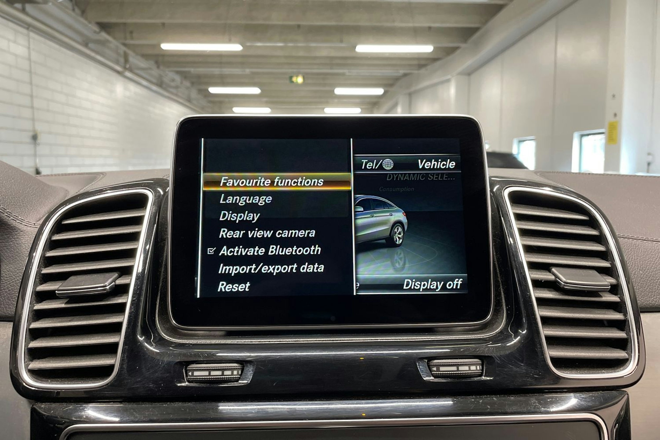 harmaa Mercedes-Benz GLE 2015 kuva 20.