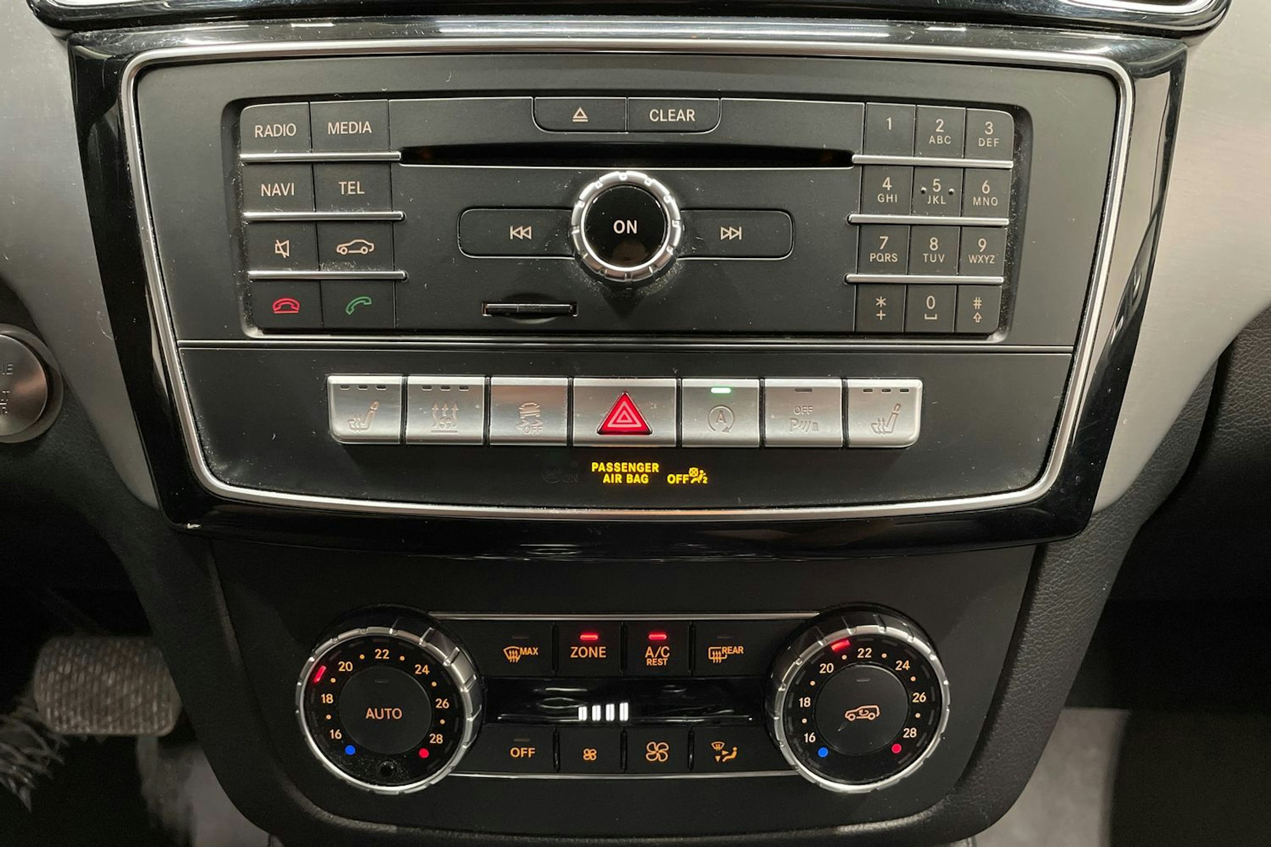 harmaa Mercedes-Benz GLE 2015 kuva 22.