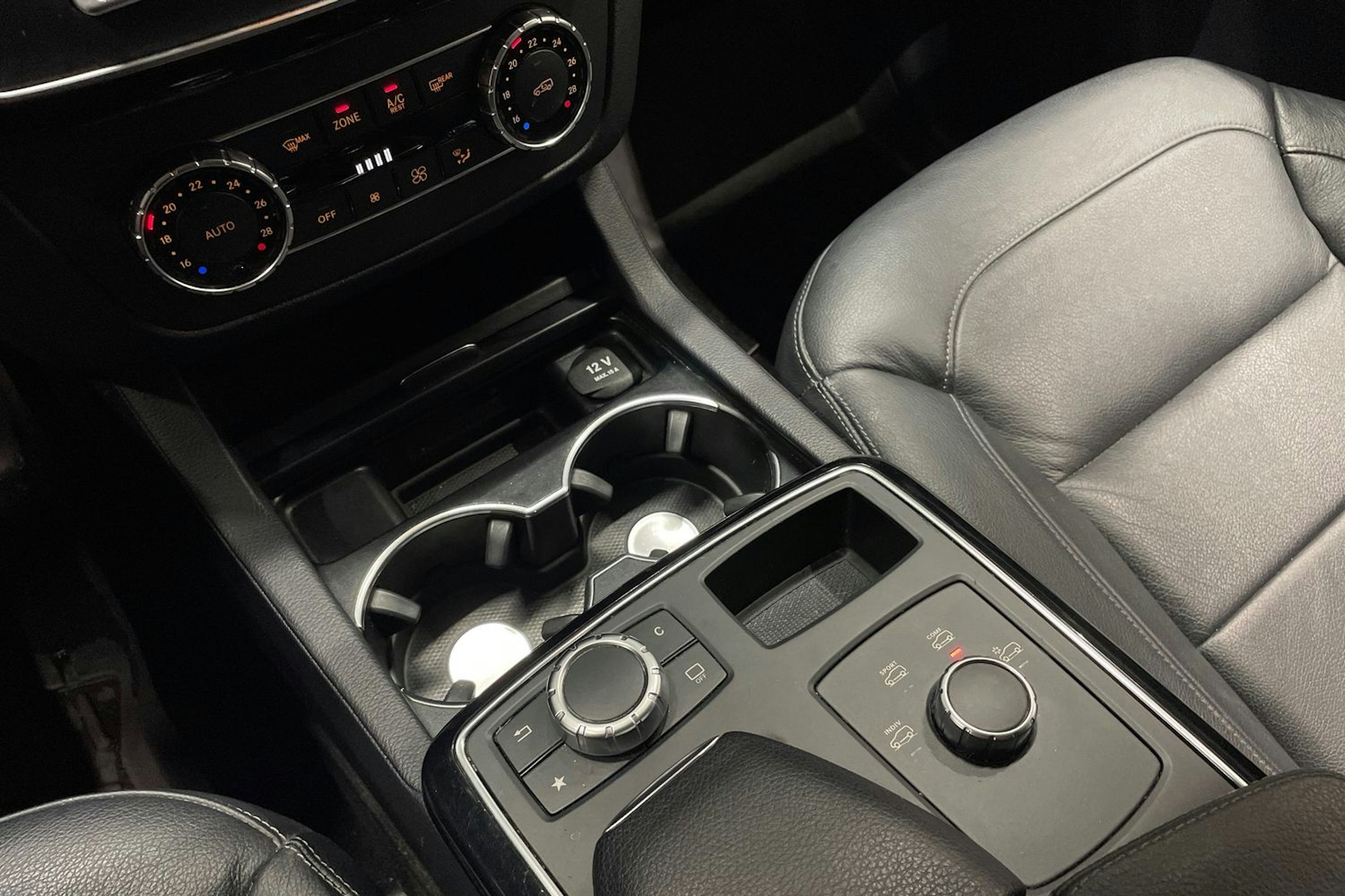 harmaa Mercedes-Benz GLE 2015 kuva 23.