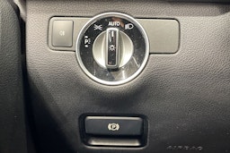 harmaa Mercedes-Benz GLE 2015 kuva 24.
