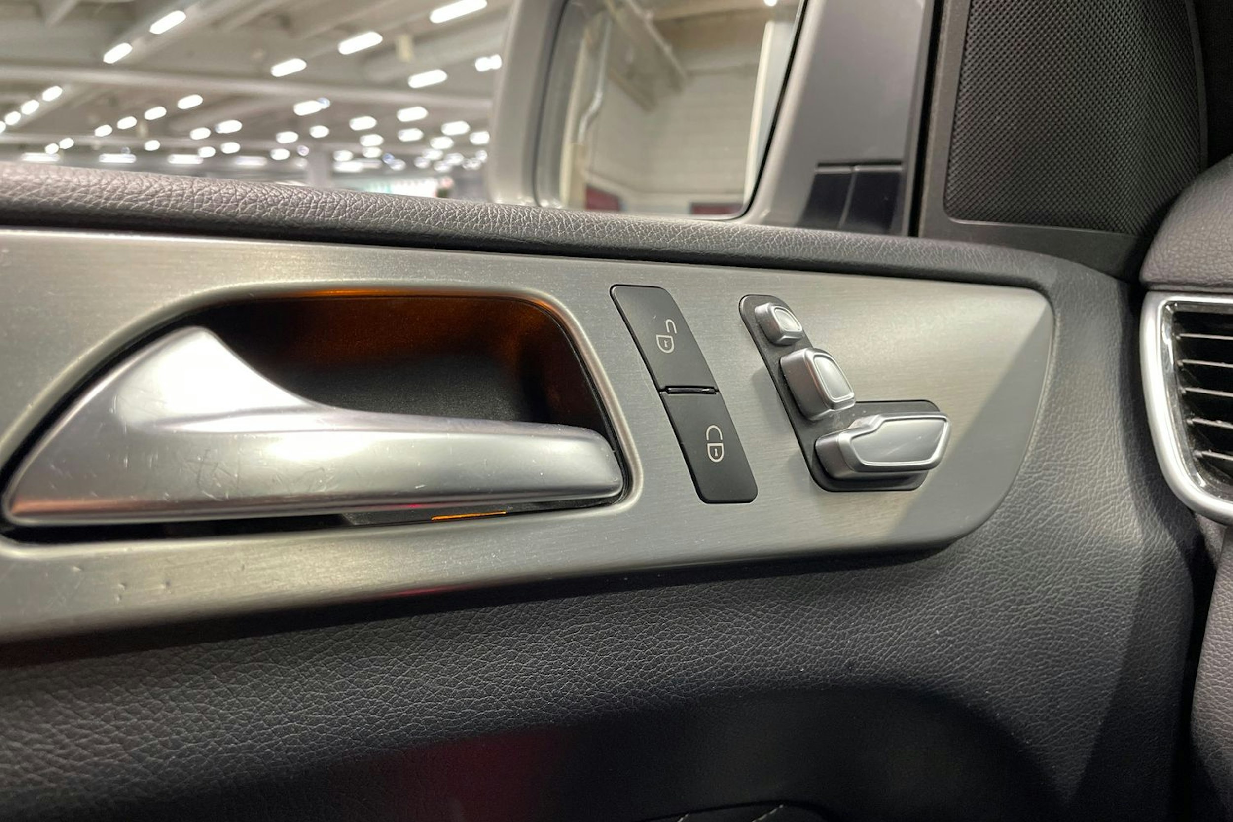 harmaa Mercedes-Benz GLE 2015 kuva 26.