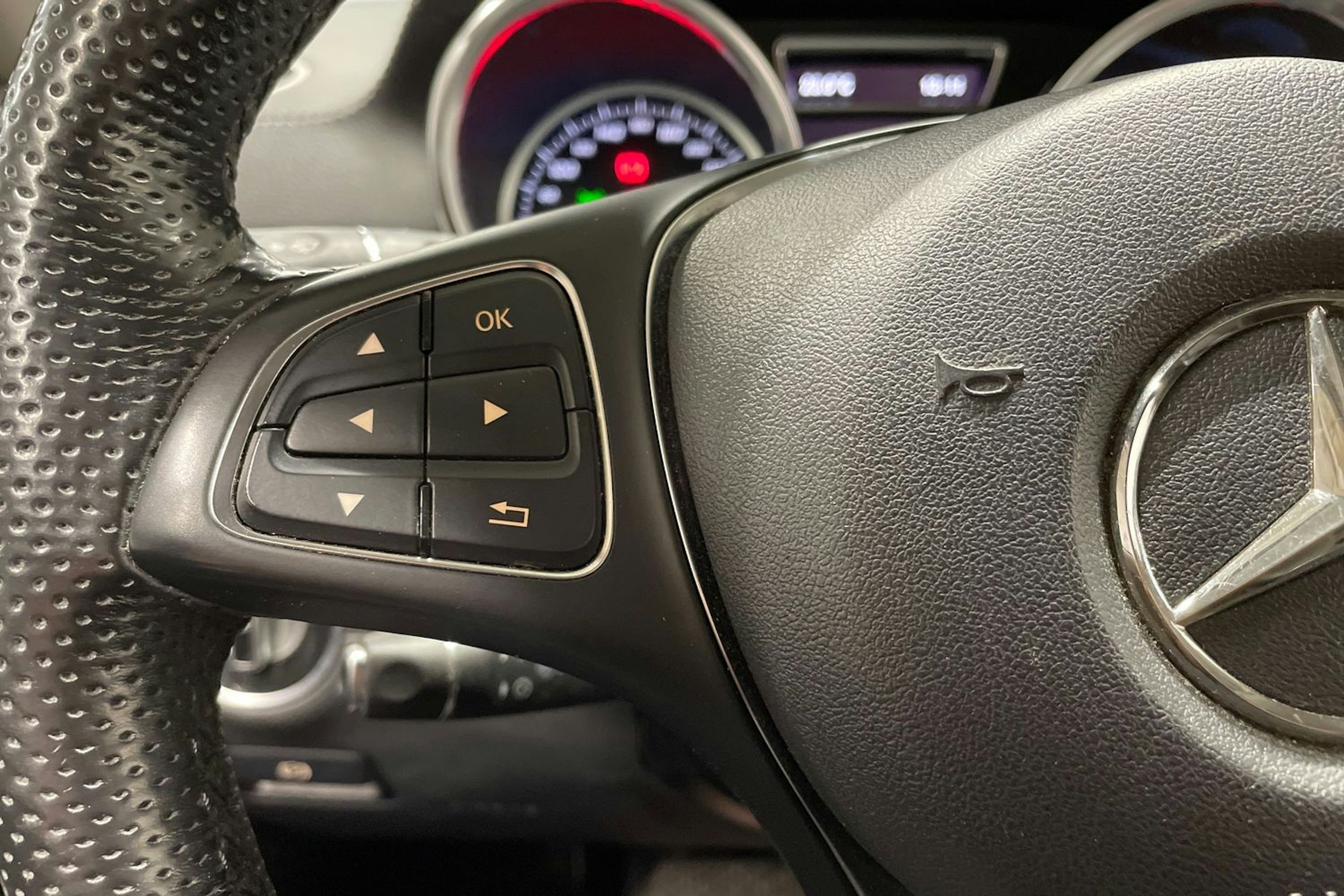 harmaa Mercedes-Benz GLE 2015 kuva 27.