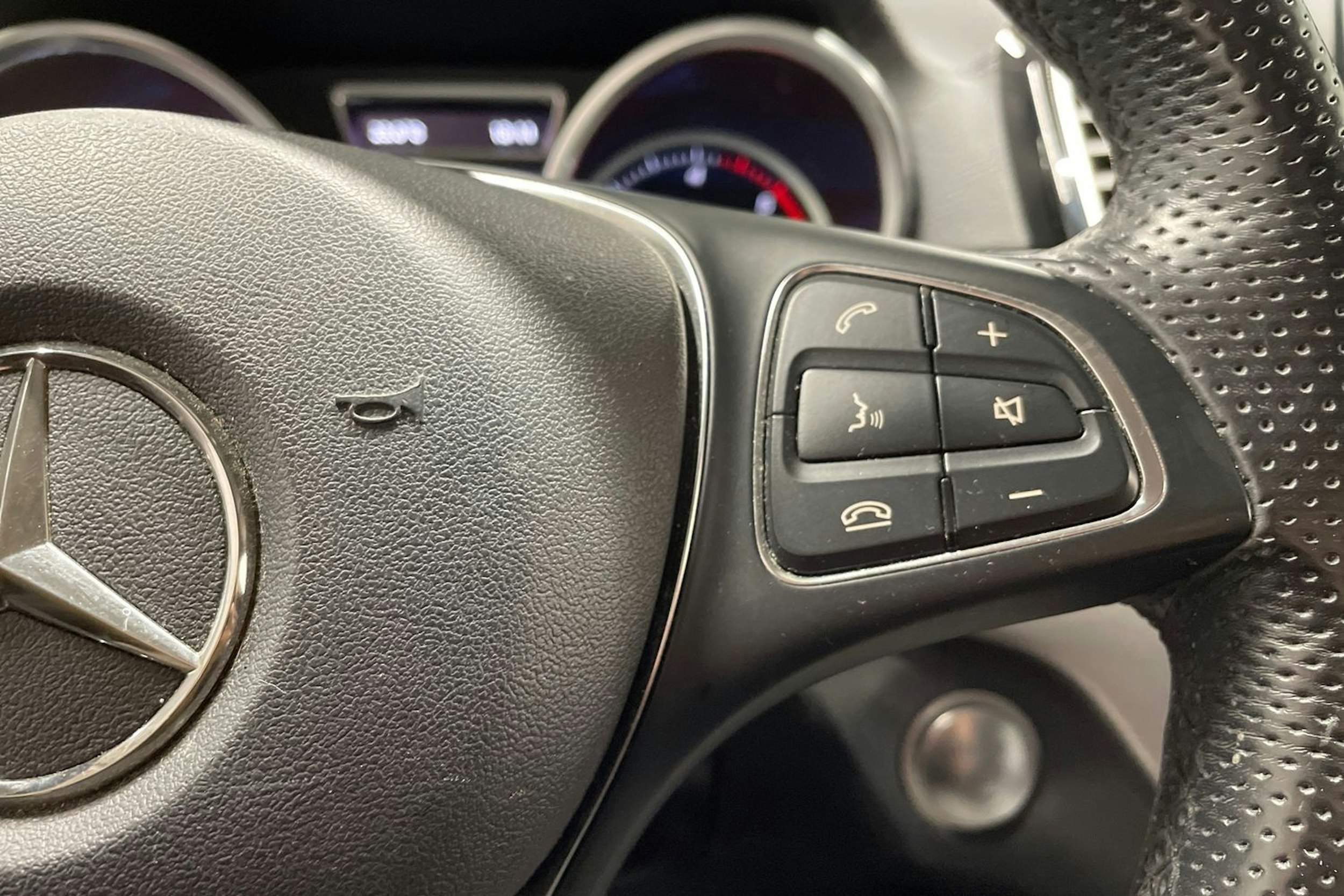 harmaa Mercedes-Benz GLE 2015 kuva 28.