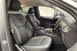 harmaa Mercedes-Benz GLE 2015 kuva 29.