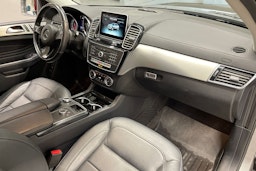 harmaa Mercedes-Benz GLE 2015 kuva 30.