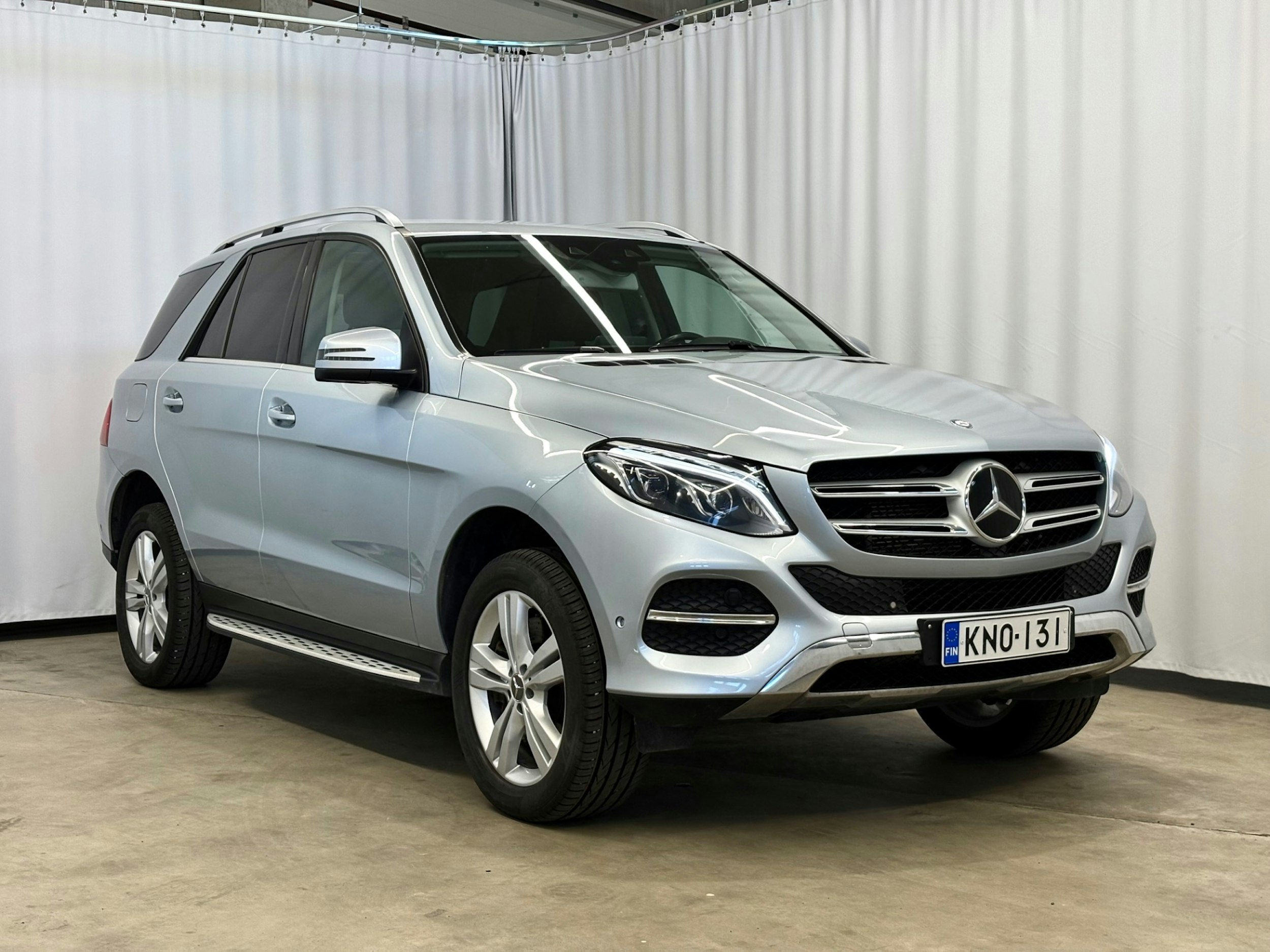 harmaa Mercedes-Benz GLE 2016 kuva 1.