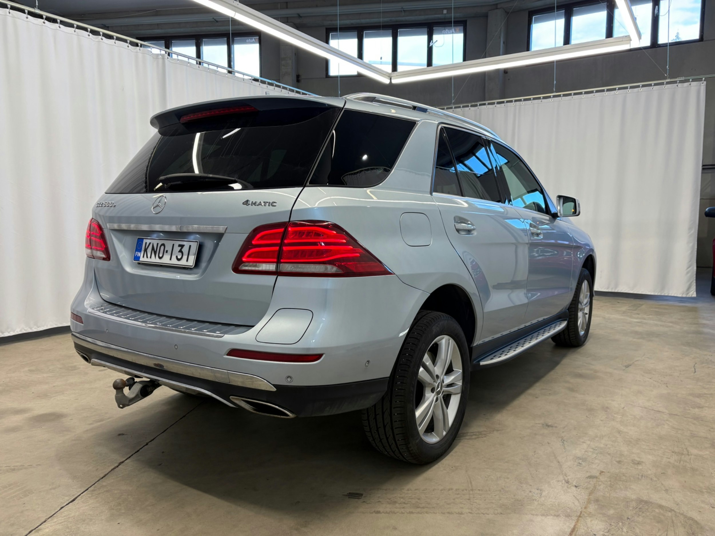 harmaa Mercedes-Benz GLE 2016 kuva 2.