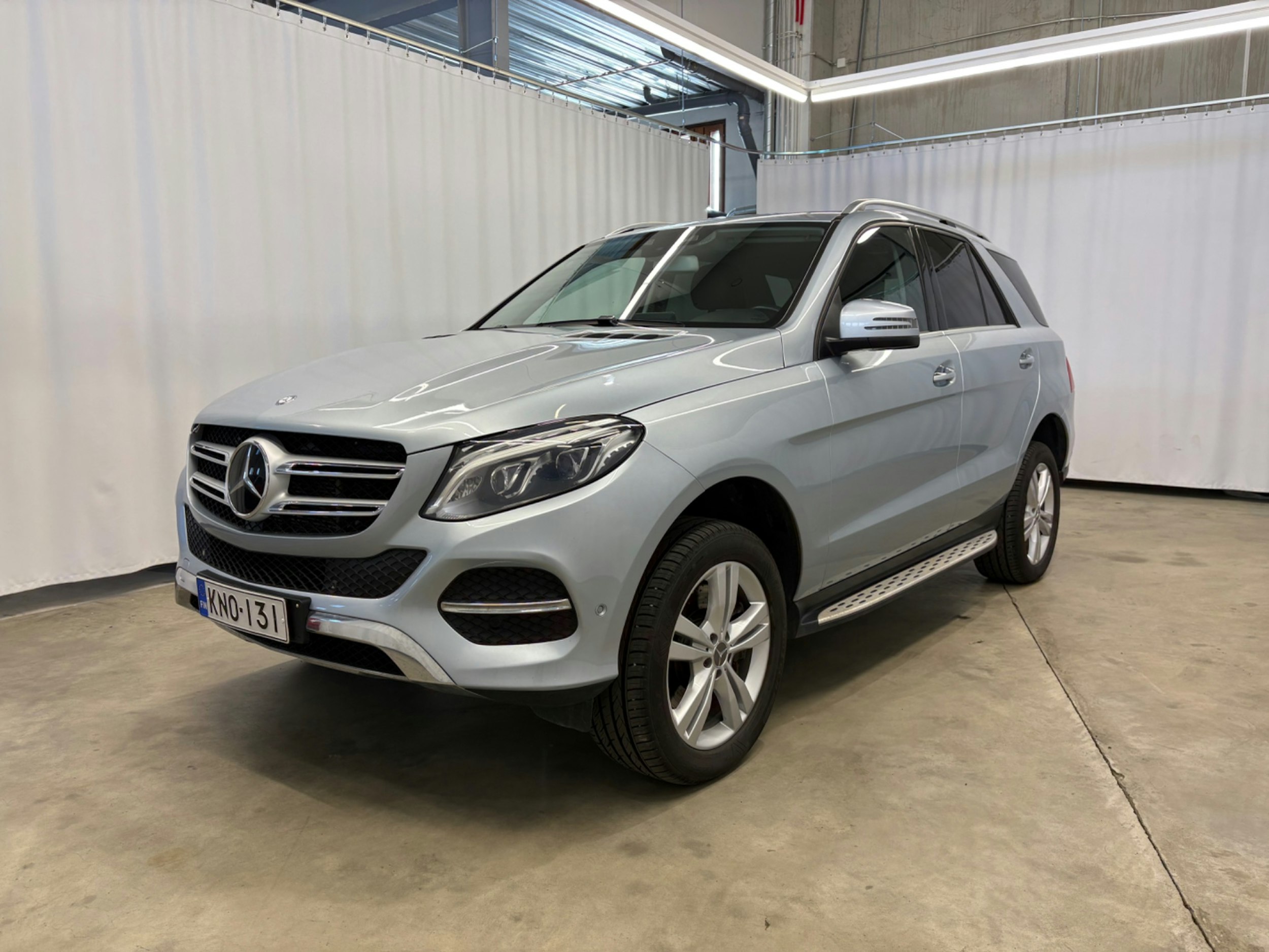 harmaa Mercedes-Benz GLE 2016 kuva 4.