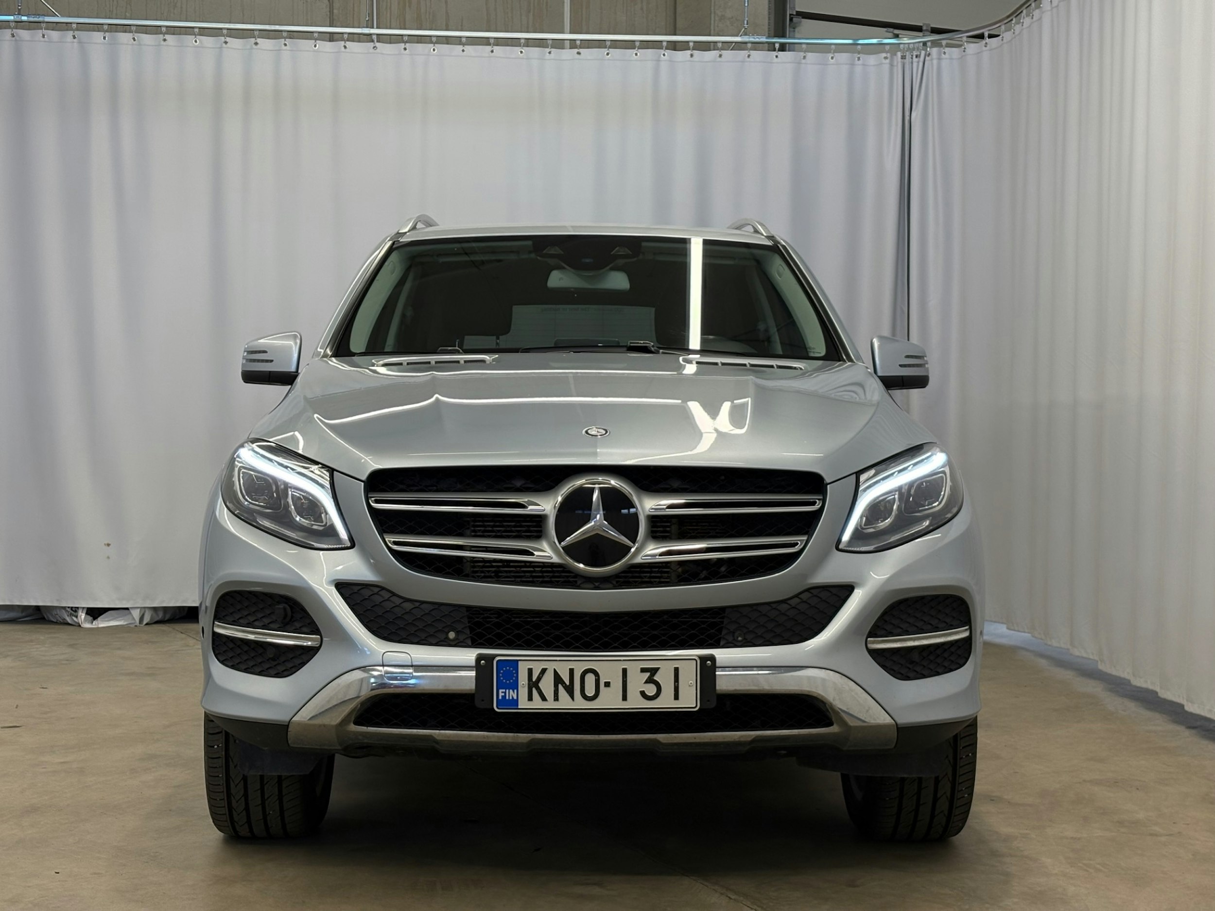 harmaa Mercedes-Benz GLE 2016 kuva 5.