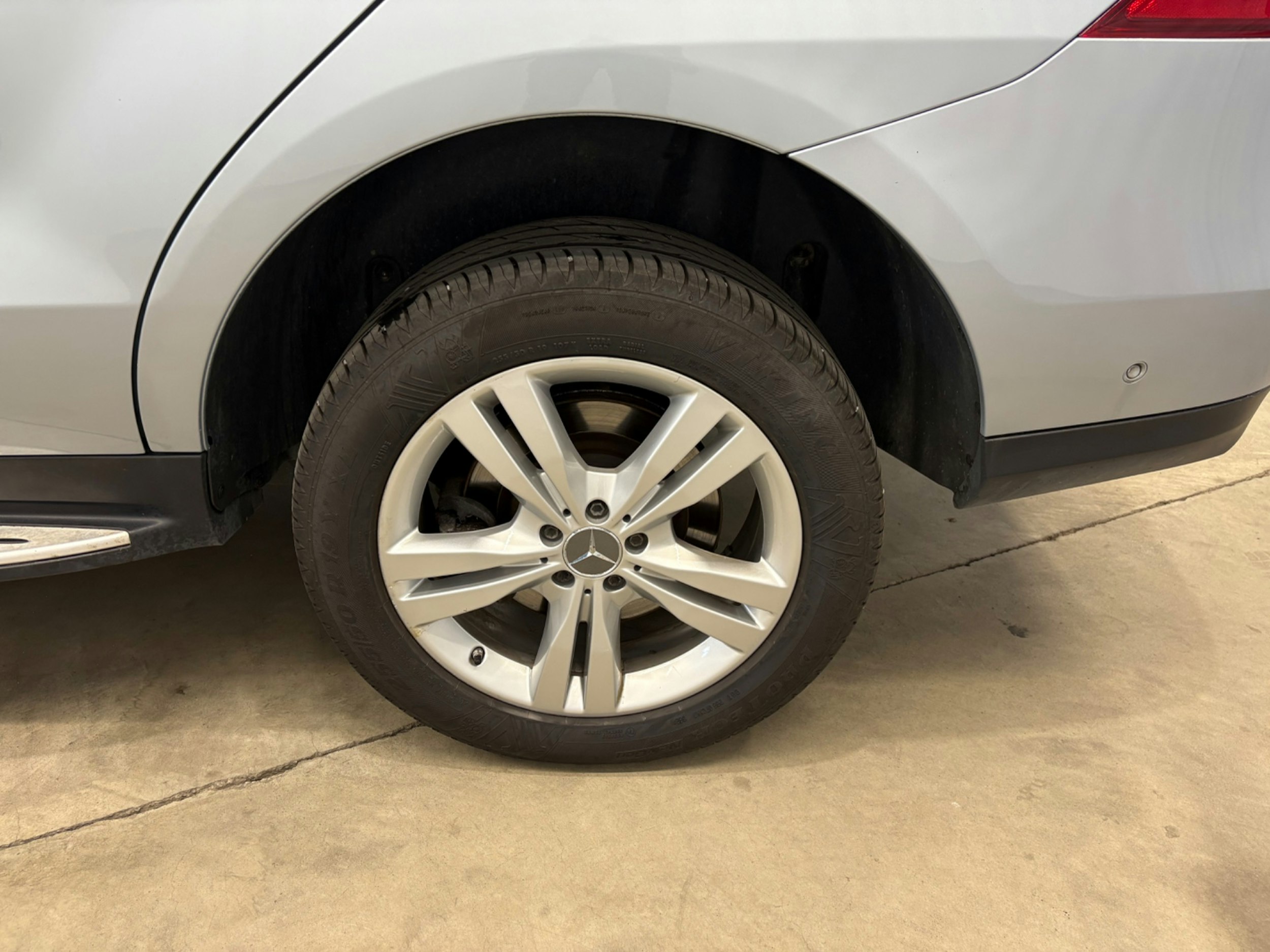 harmaa Mercedes-Benz GLE 2016 kuva 6.