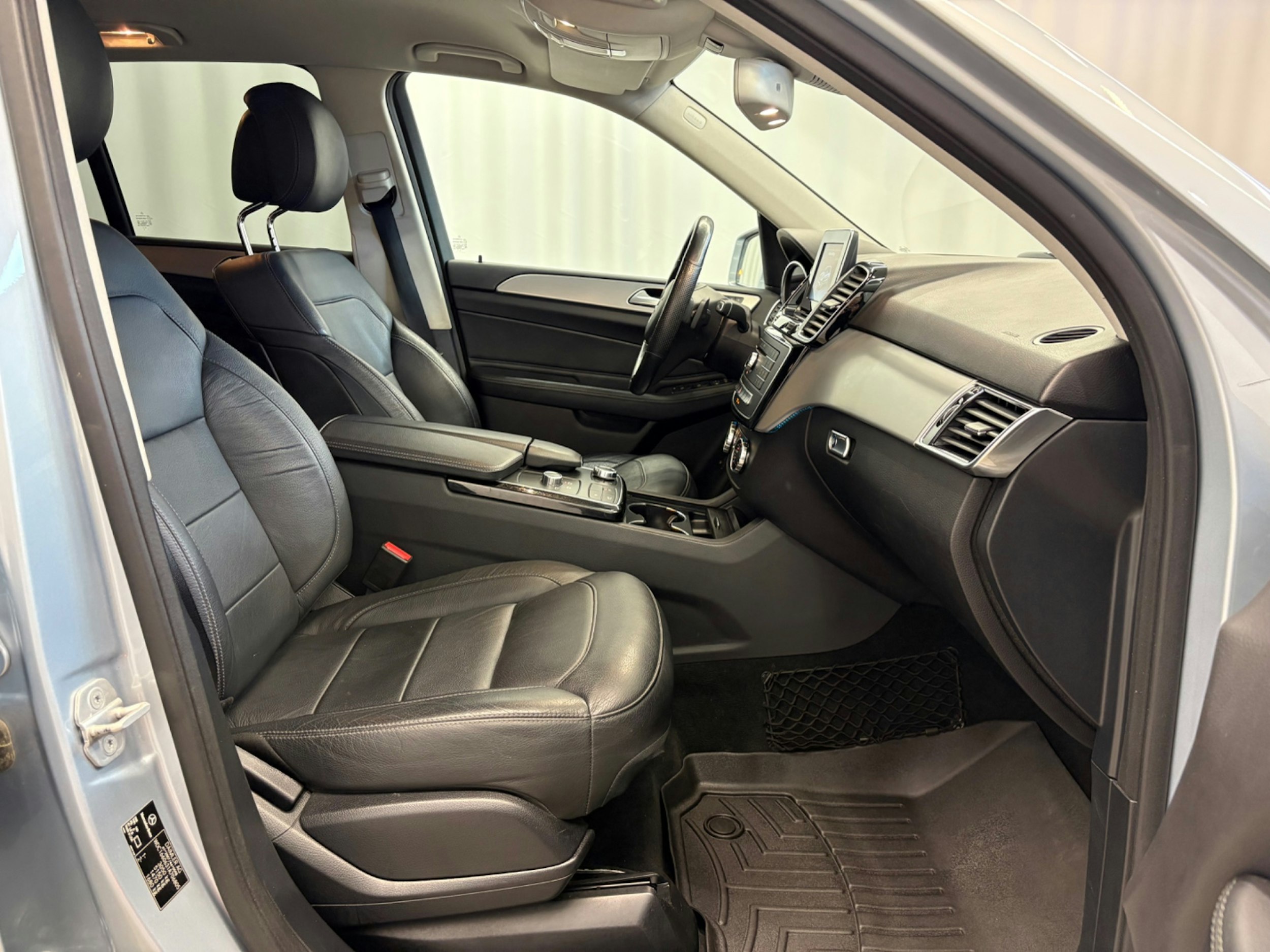 harmaa Mercedes-Benz GLE 2016 kuva 10.
