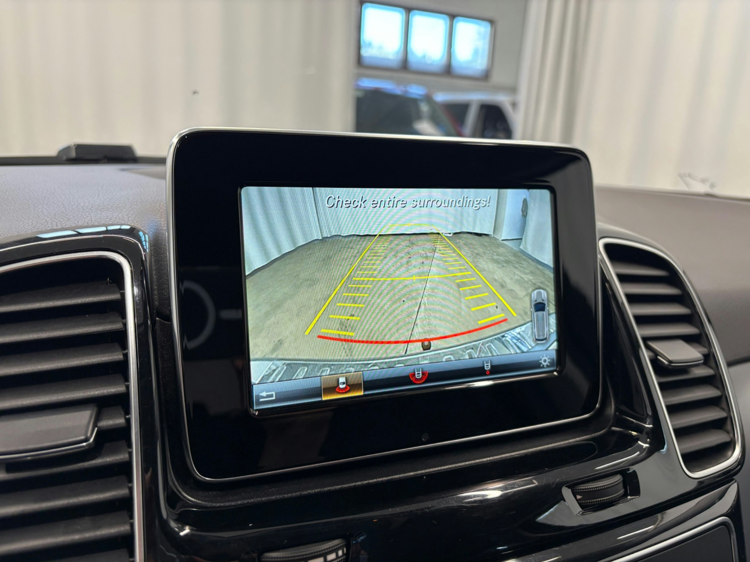 harmaa Mercedes-Benz GLE 2016 kuva 18.