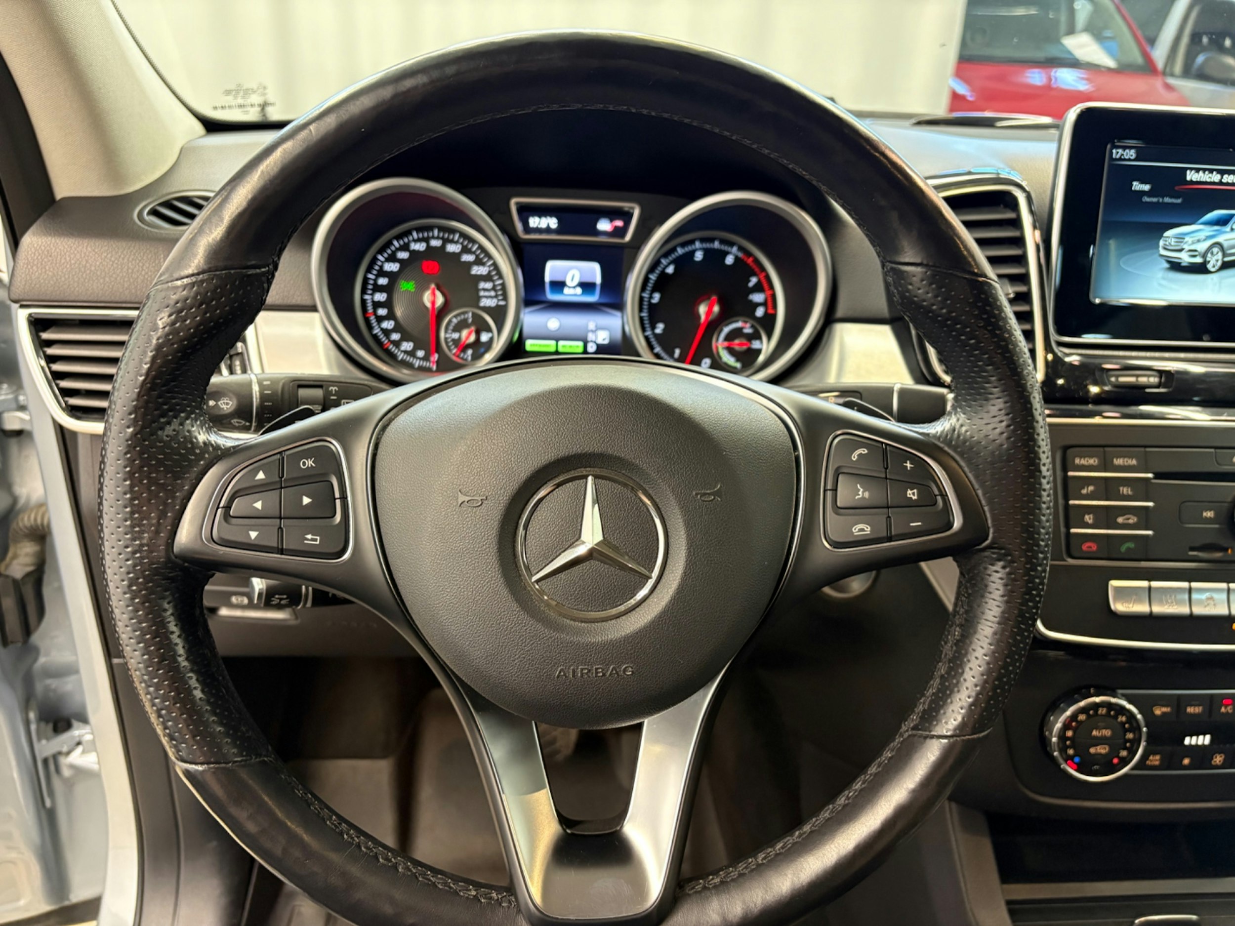 harmaa Mercedes-Benz GLE 2016 kuva 20.