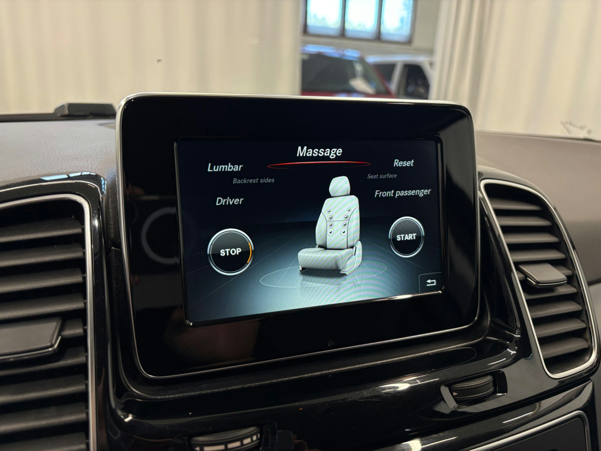harmaa Mercedes-Benz GLE 2016 kuva 22.