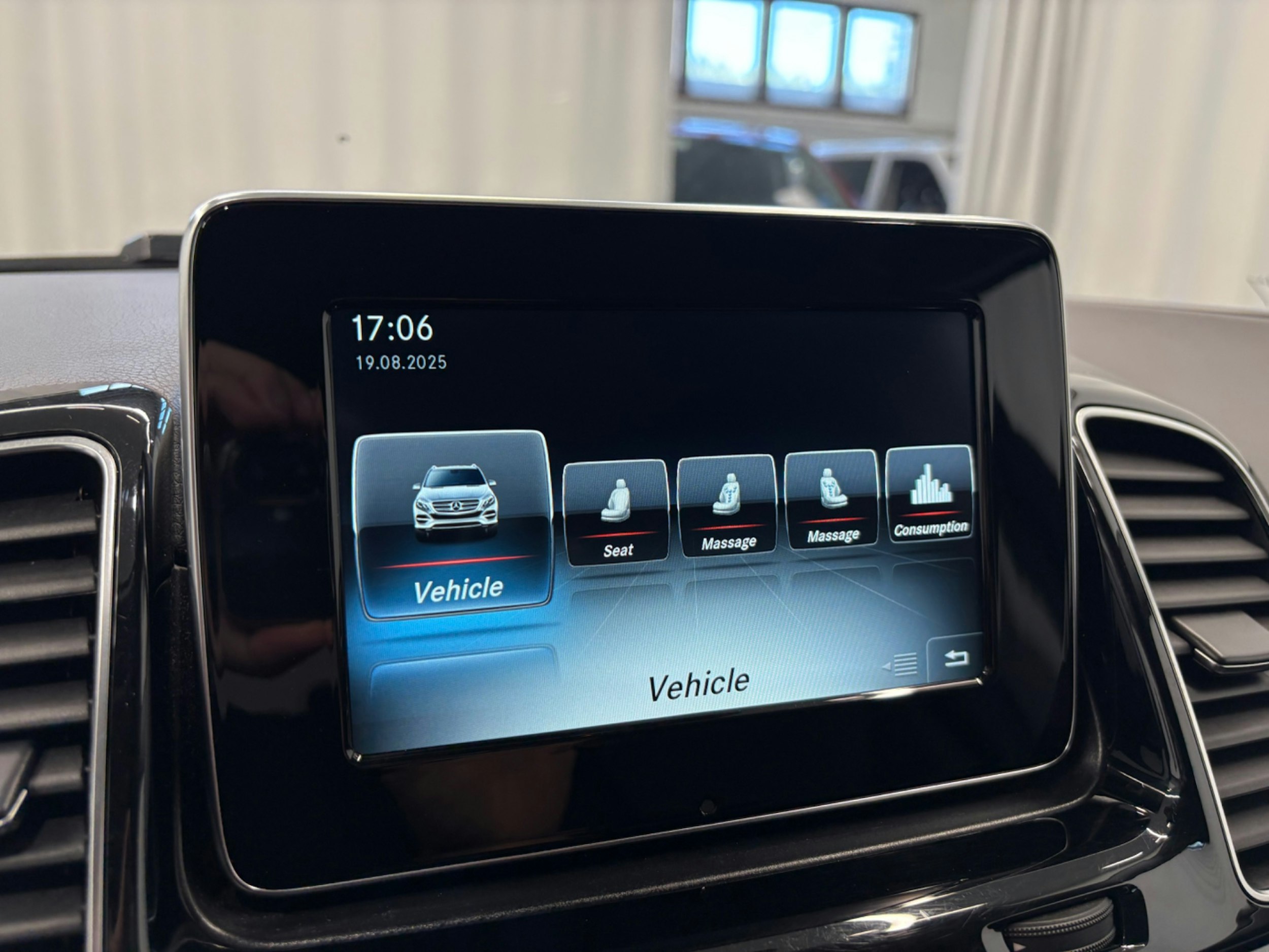 harmaa Mercedes-Benz GLE 2016 kuva 23.