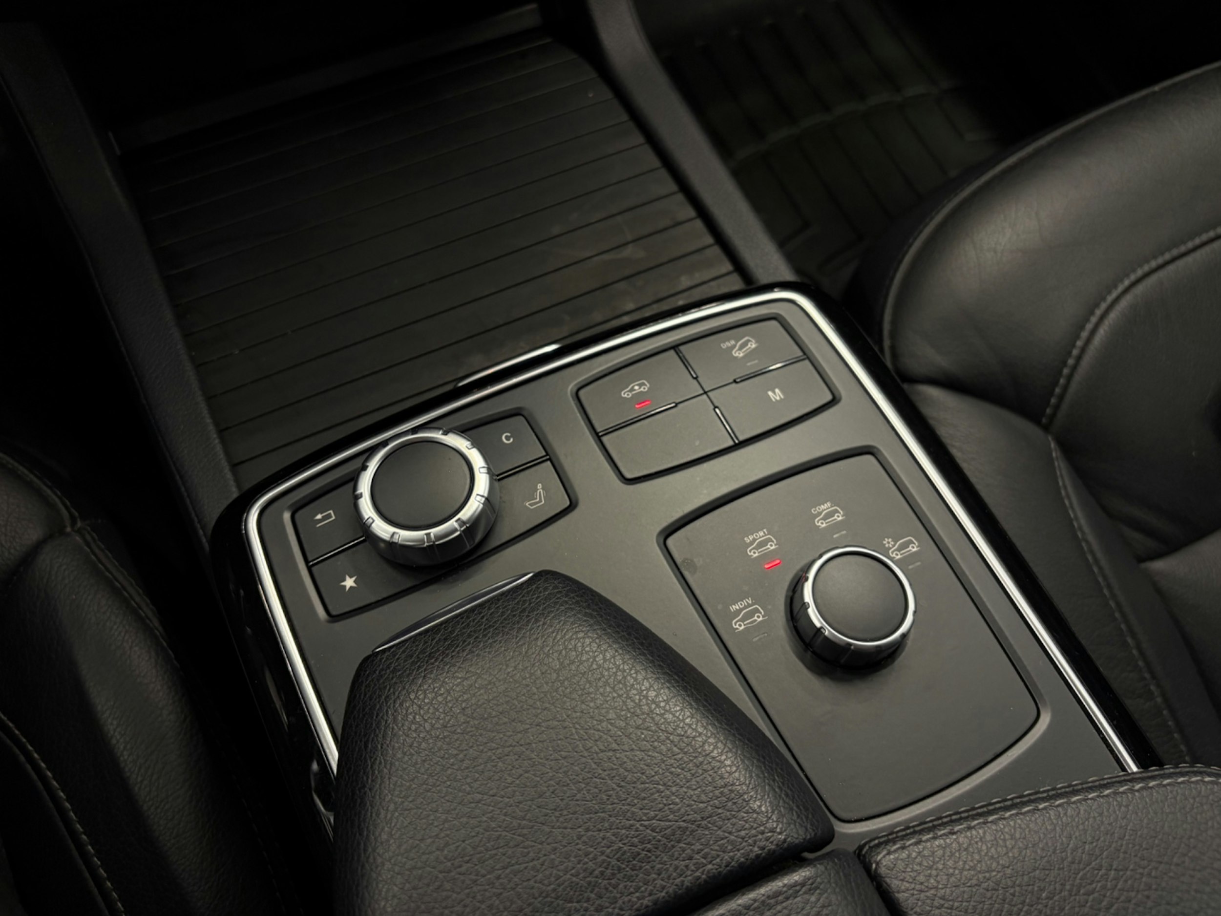 harmaa Mercedes-Benz GLE 2016 kuva 24.