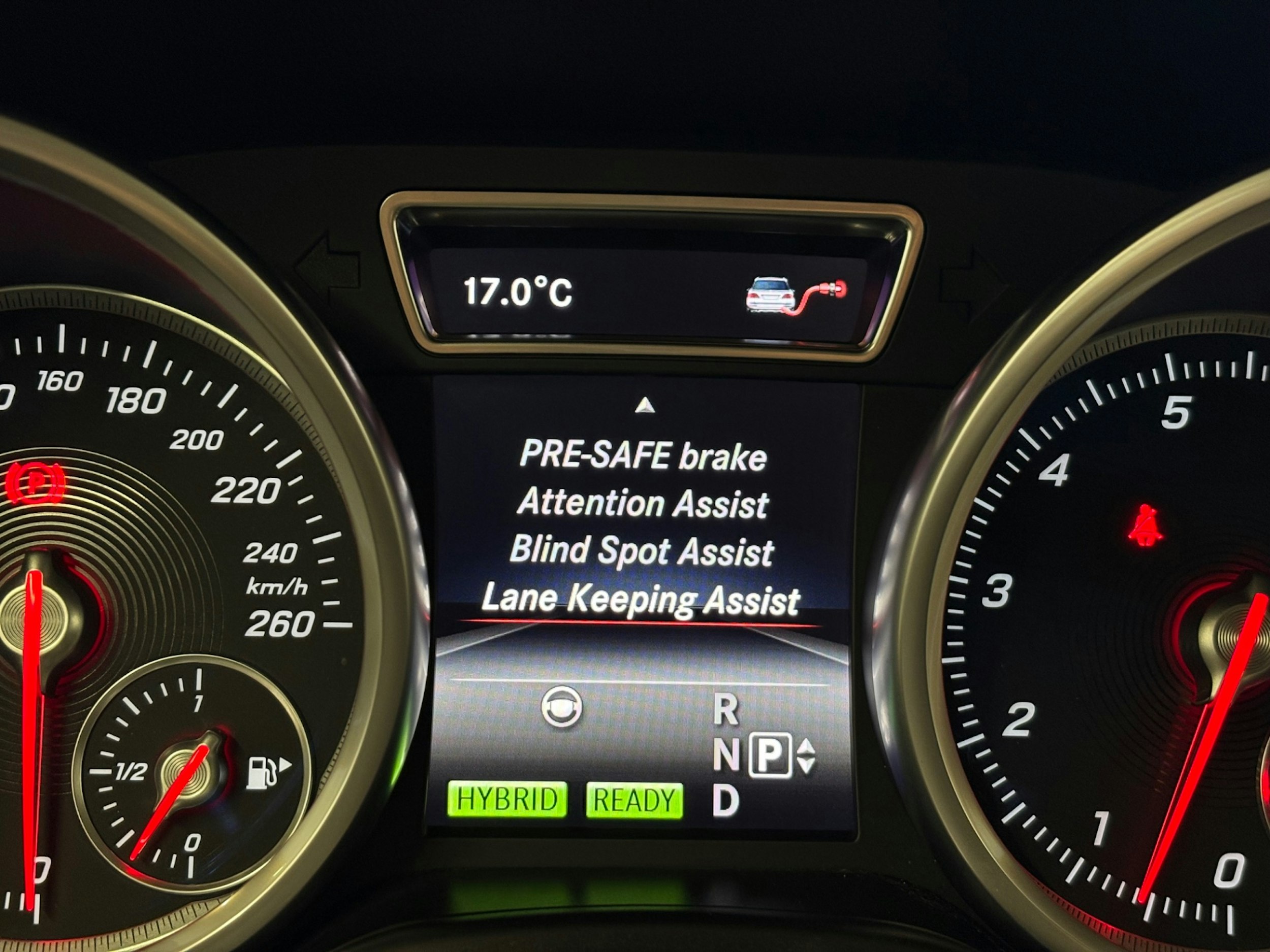 harmaa Mercedes-Benz GLE 2016 kuva 27.