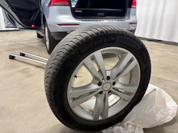 harmaa Mercedes-Benz GLE 2016 kuva 29.