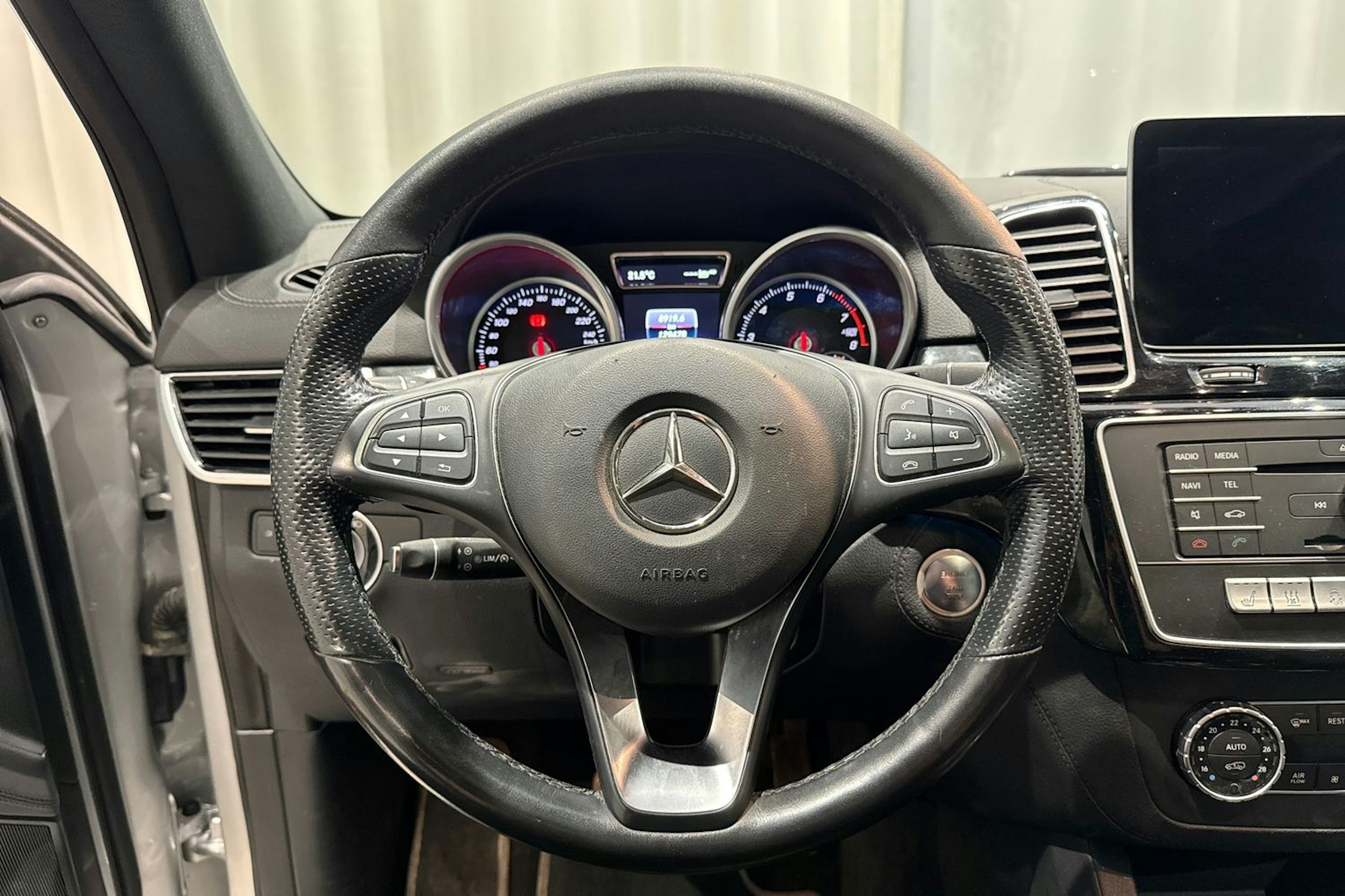 hopea Mercedes-Benz GLE 2017 kuva 19.