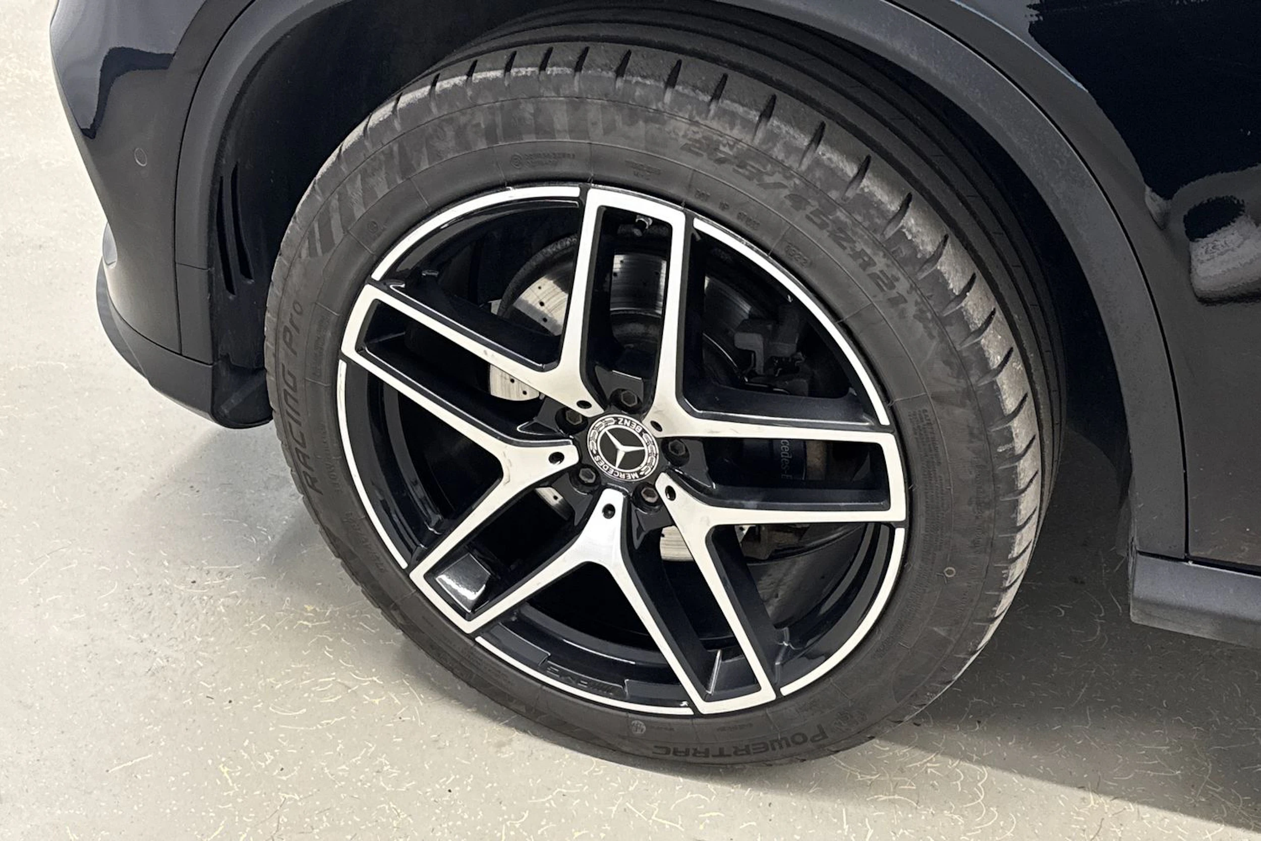 musta Mercedes-Benz GLE 2017 kuva 10.
