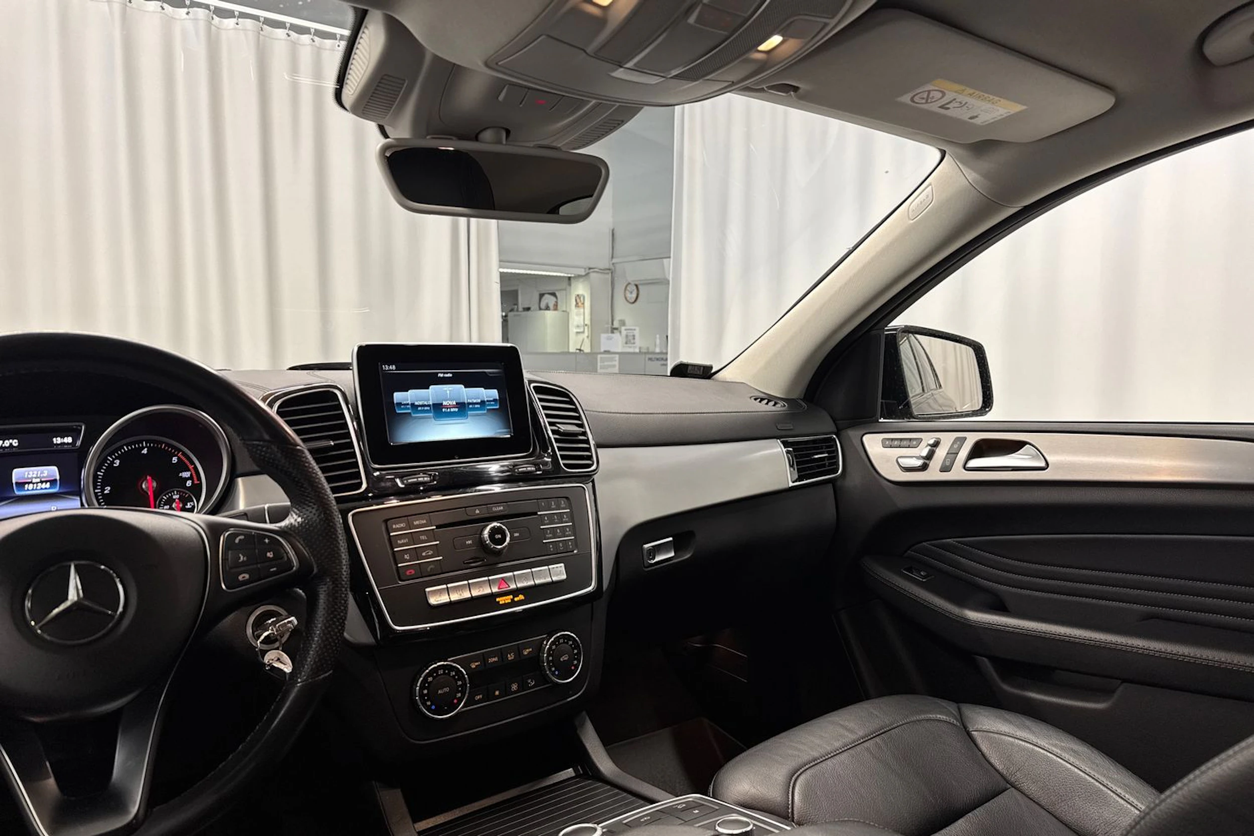 musta Mercedes-Benz GLE 2017 kuva 12.