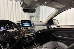 musta Mercedes-Benz GLE 2017 kuva 12.