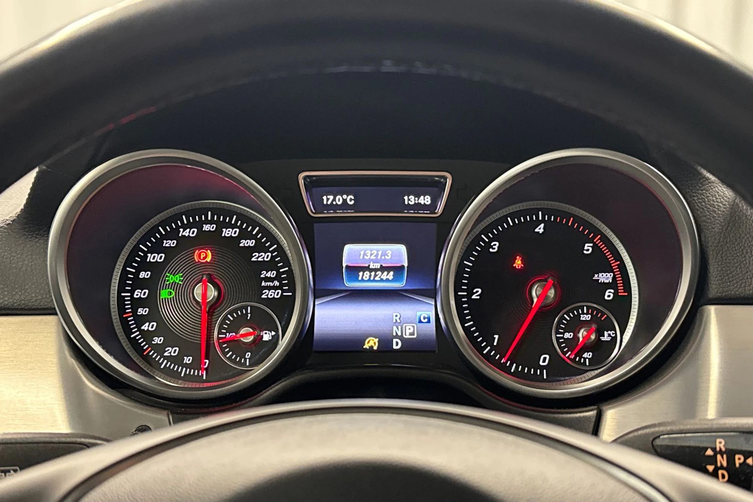 musta Mercedes-Benz GLE 2017 kuva 13.