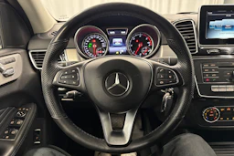 musta Mercedes-Benz GLE 2017 kuva 14.