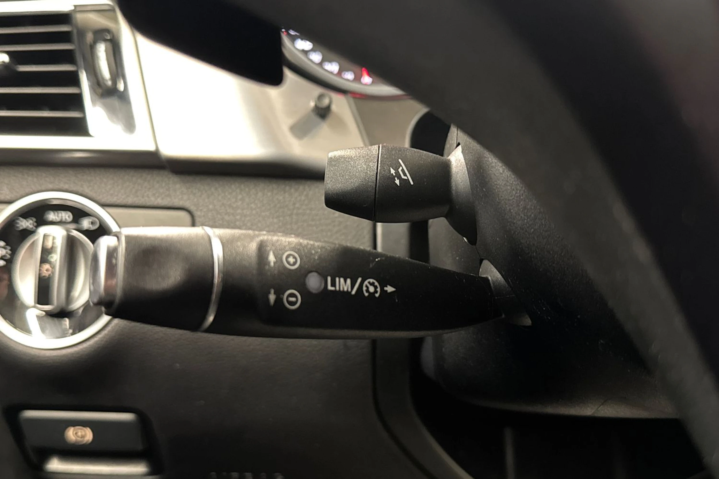 musta Mercedes-Benz GLE 2017 kuva 17.