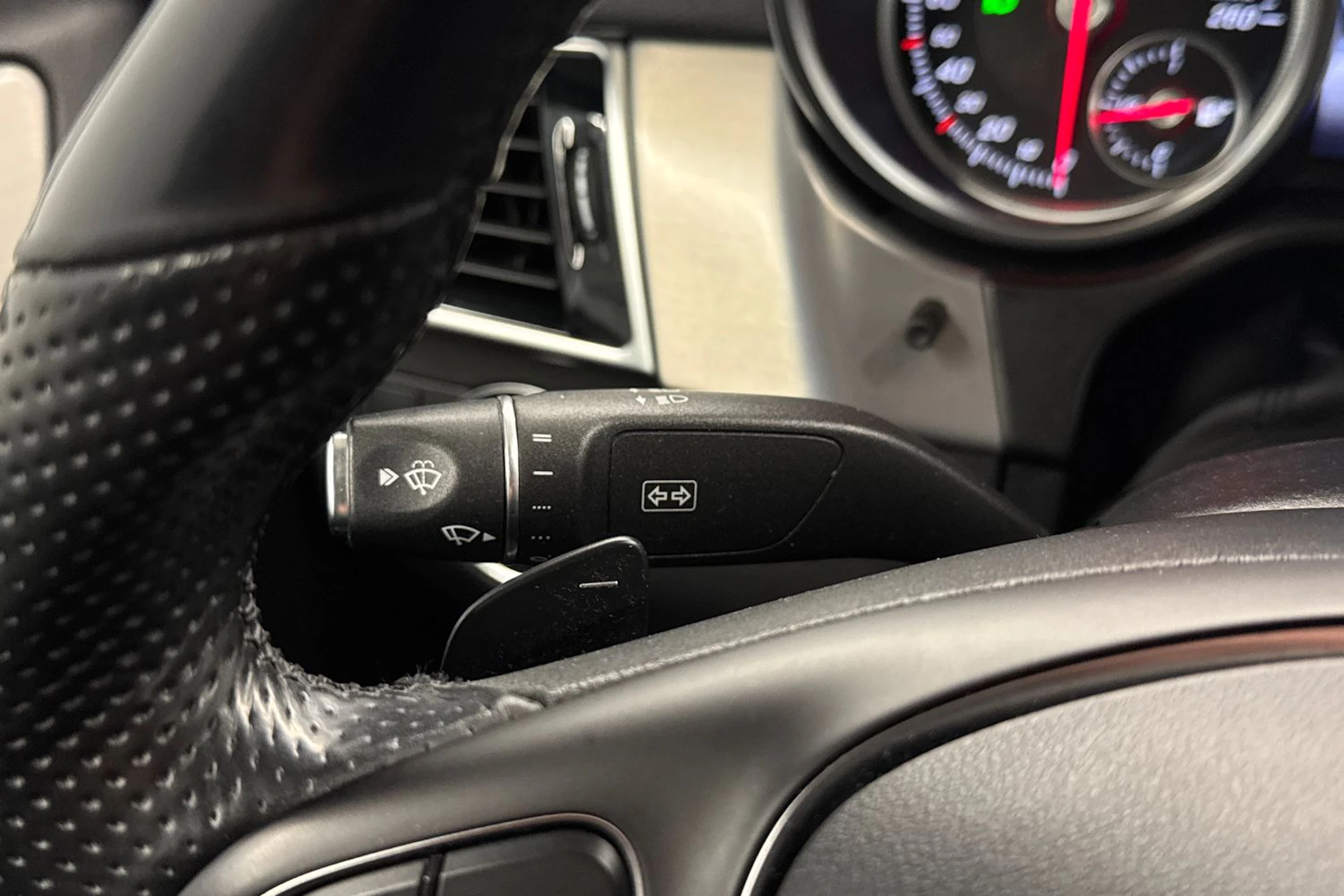 musta Mercedes-Benz GLE 2017 kuva 18.