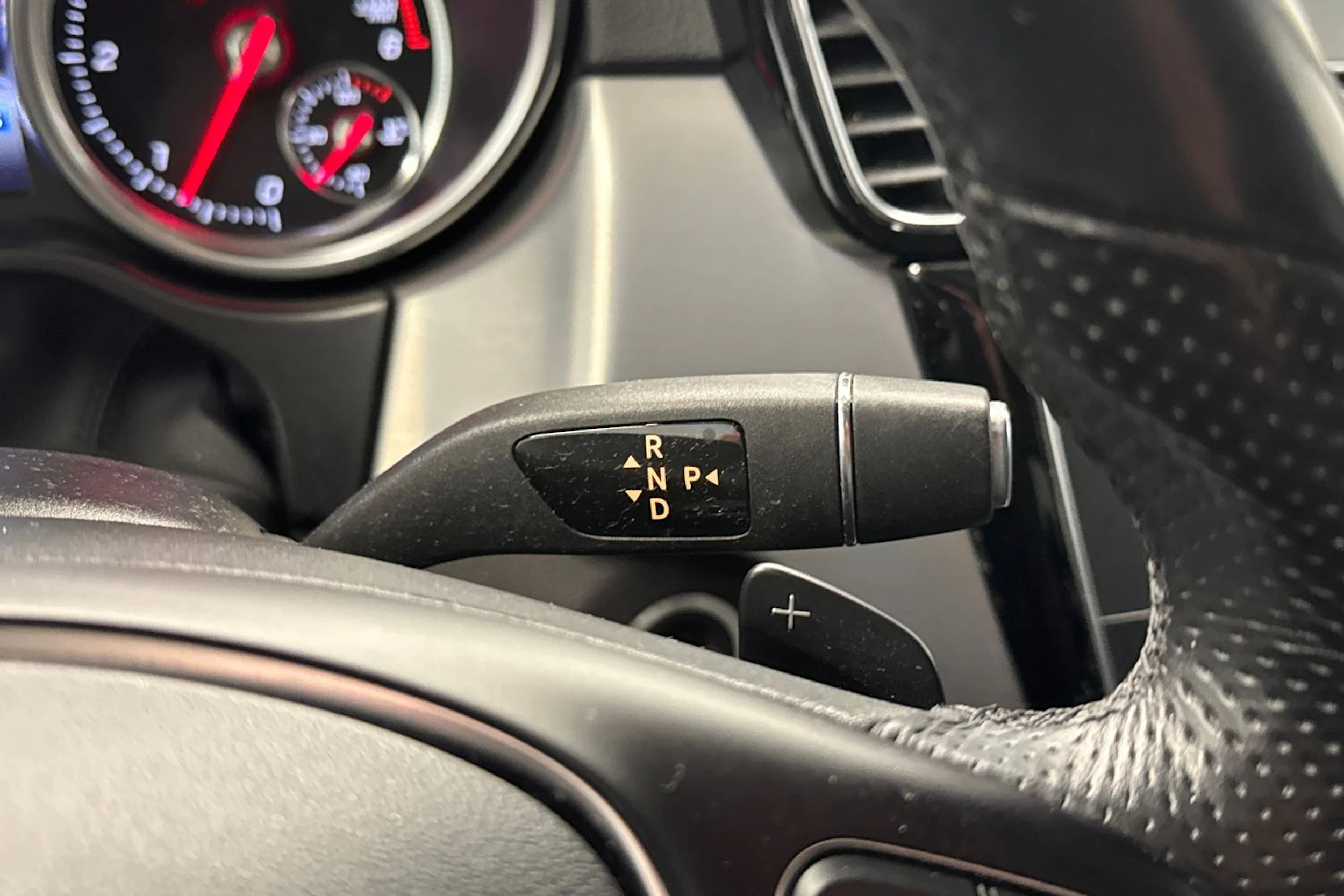 musta Mercedes-Benz GLE 2017 kuva 19.