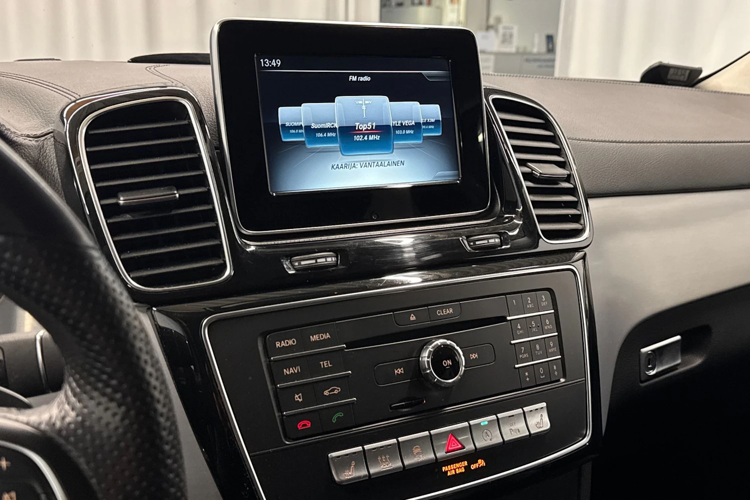 musta Mercedes-Benz GLE 2017 kuva 20.
