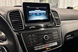 musta Mercedes-Benz GLE 2017 kuva 20.