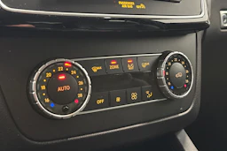 musta Mercedes-Benz GLE 2017 kuva 24.