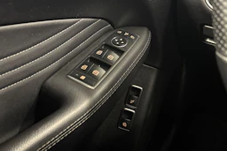 musta Mercedes-Benz GLE 2017 kuva 27.
