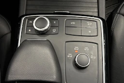 musta Mercedes-Benz GLE 2017 kuva 28.