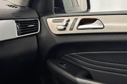 musta Mercedes-Benz GLE 2017 kuva 29.